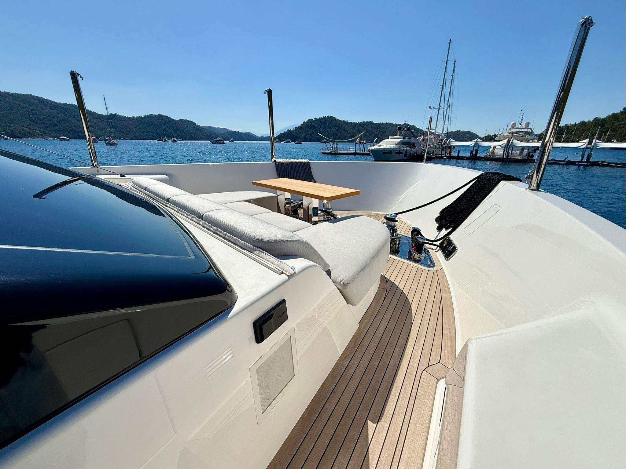 SL 90A 812 - deck aft | Drivas Yachts