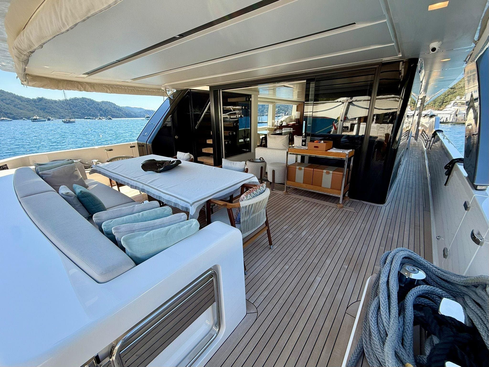 SL 90A 812 - deck aft | Drivas Yachts