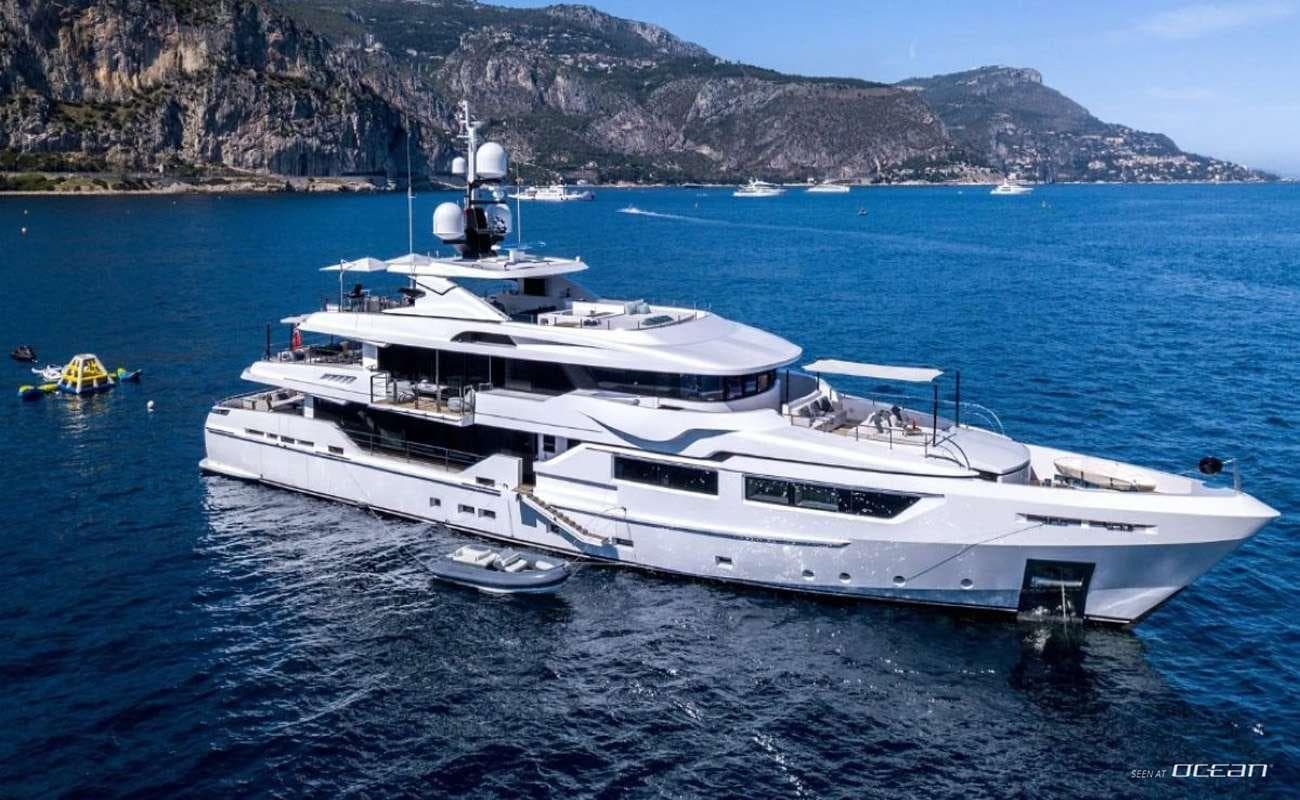 Motor yacht AXIOS 47m by Admiral — photo 2