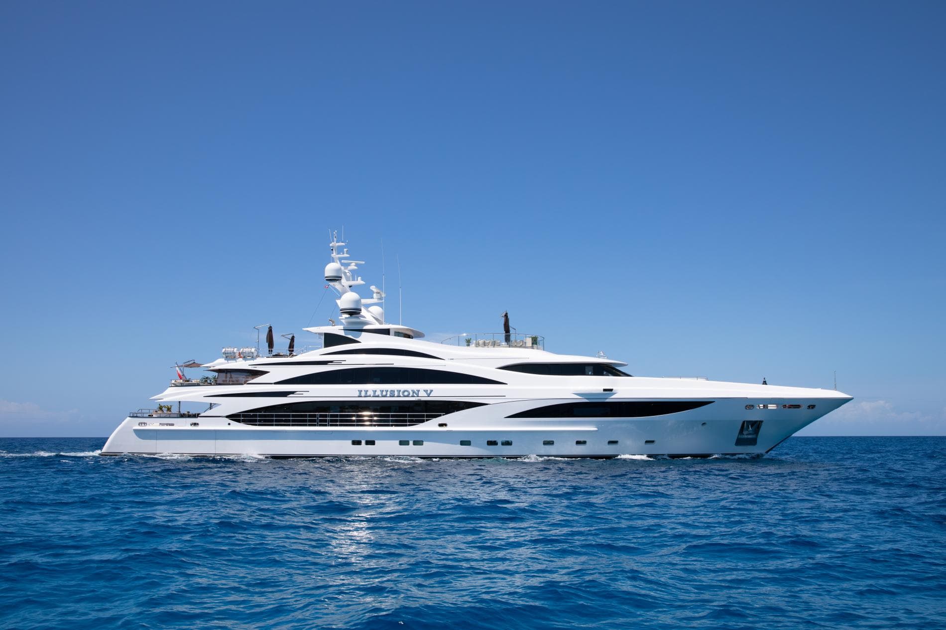 ILLUSION V - ext stbd | Drivas Yachts