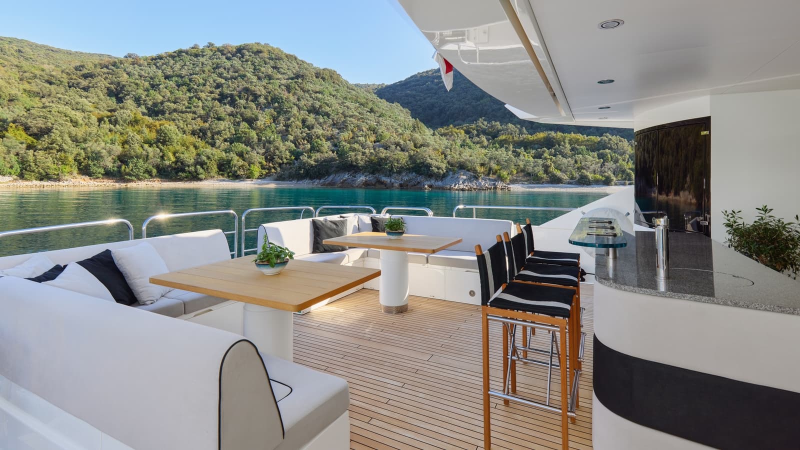WICKED PLAY - deck aft | Drivas Yachts