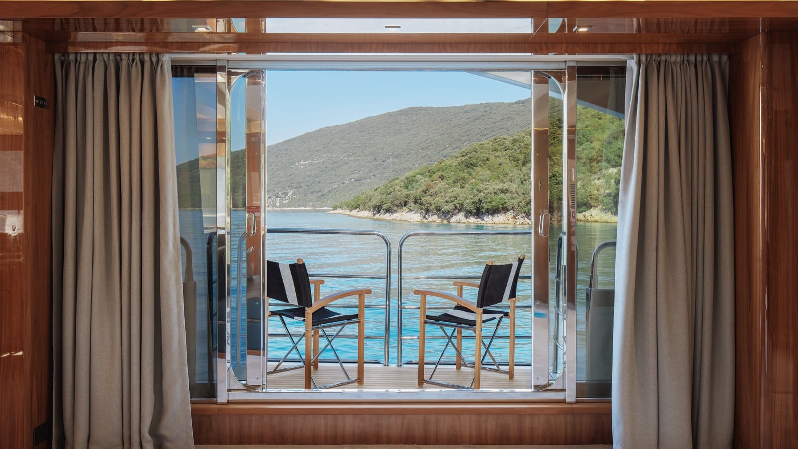 WICKED PLAY - deck aft | Drivas Yachts