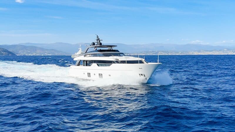 PIOLA - ext running | Drivas Yachts