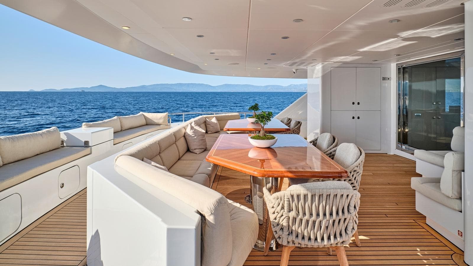 BENIK - deck aft | Drivas Yachts