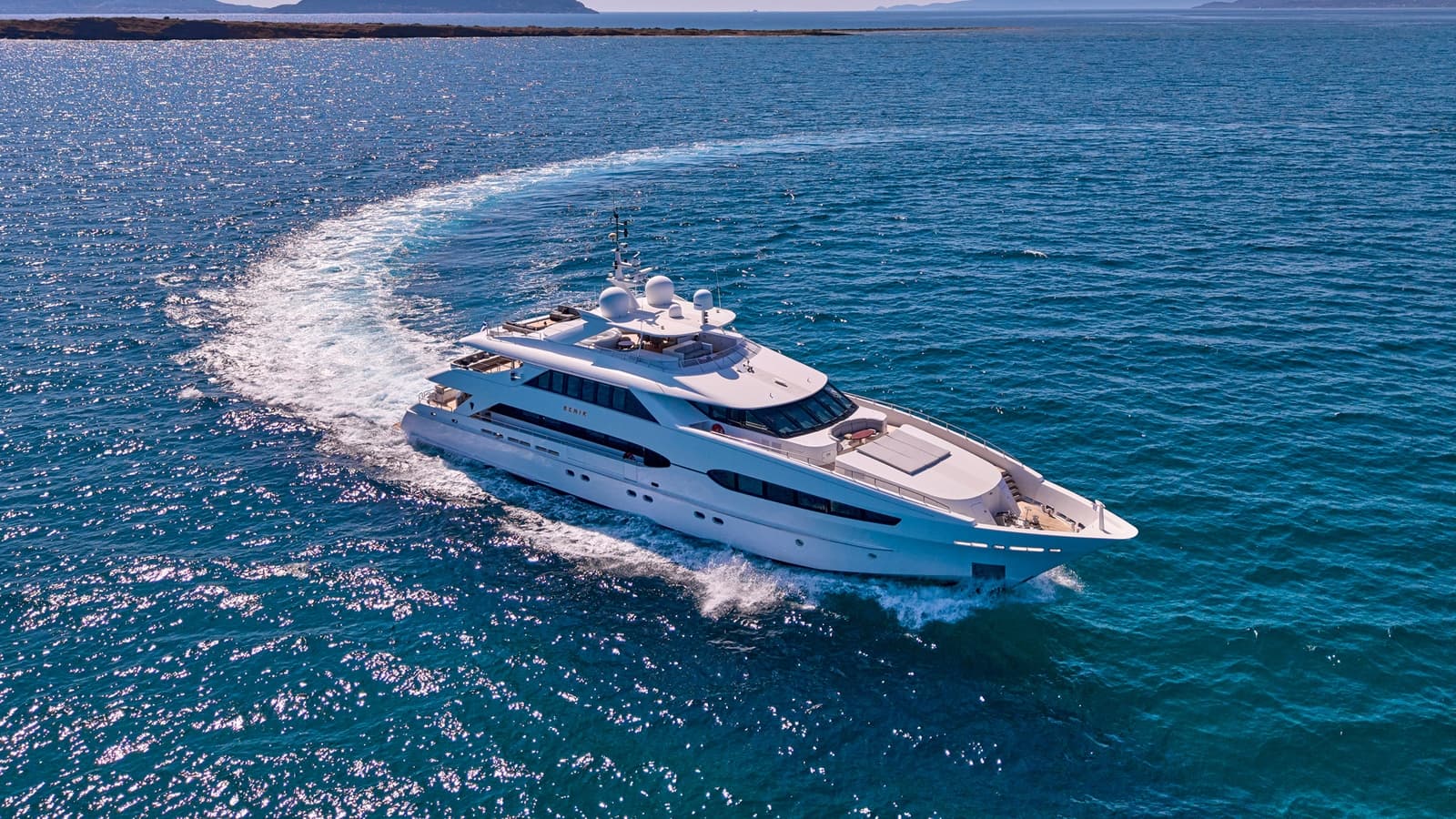 BENIK - ext running | Drivas Yachts