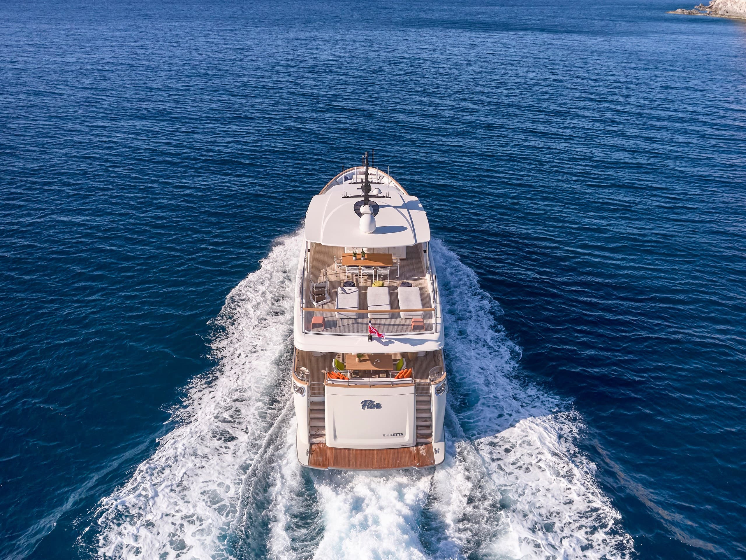 FLOR - ext running | Drivas Yachts