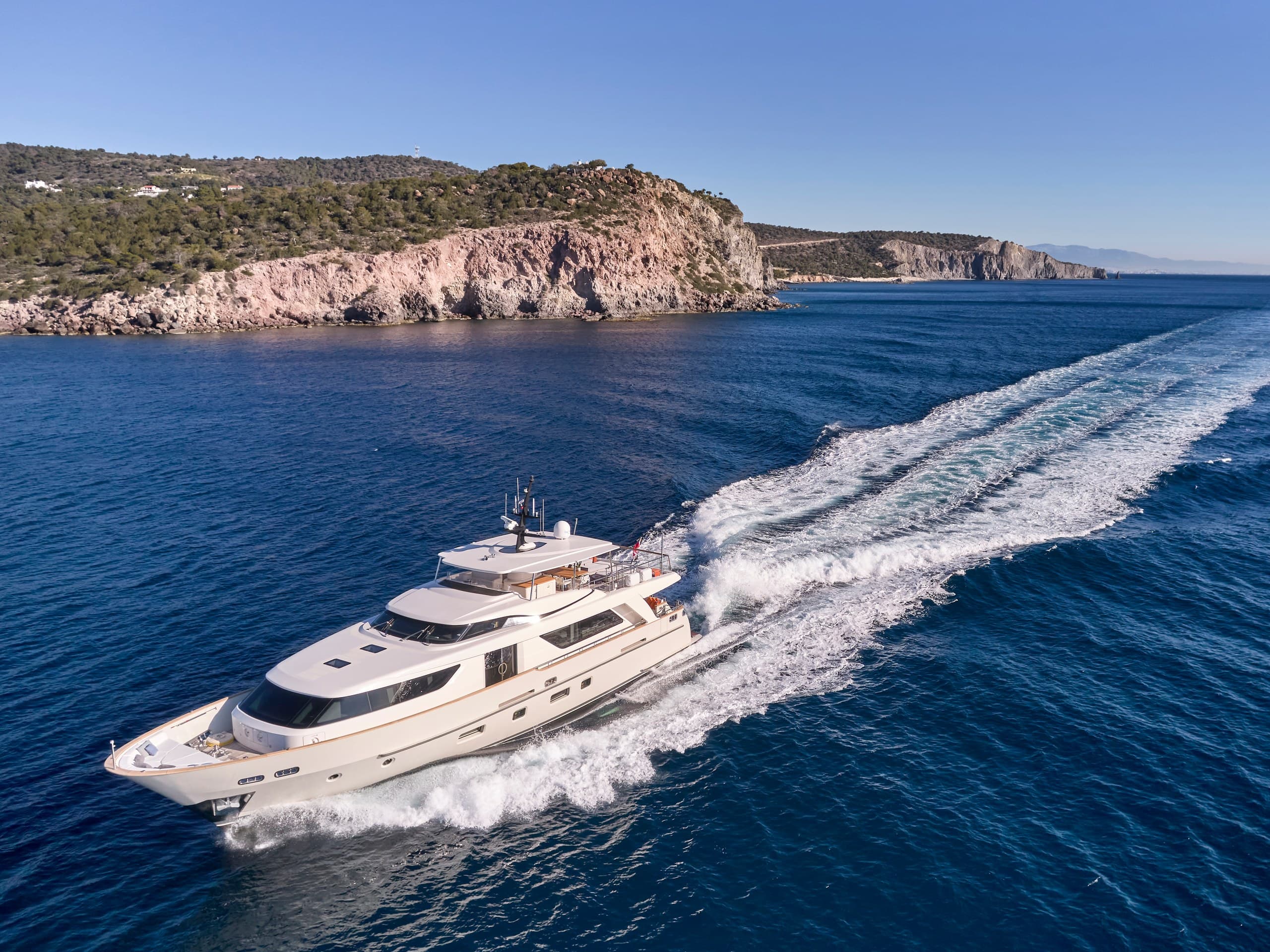 FLOR - ext running | Drivas Yachts