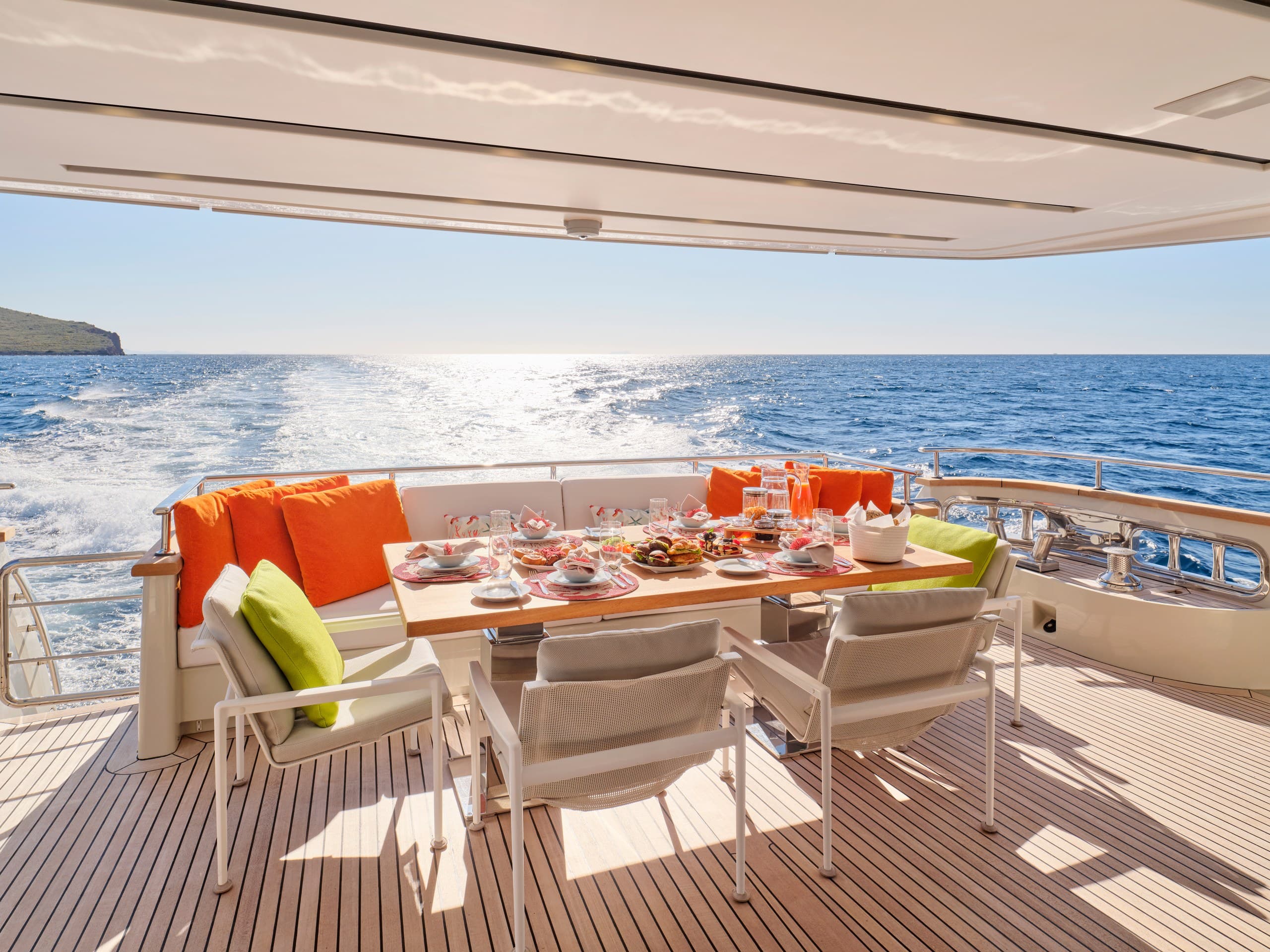 FLOR - dining ext | Drivas Yachts