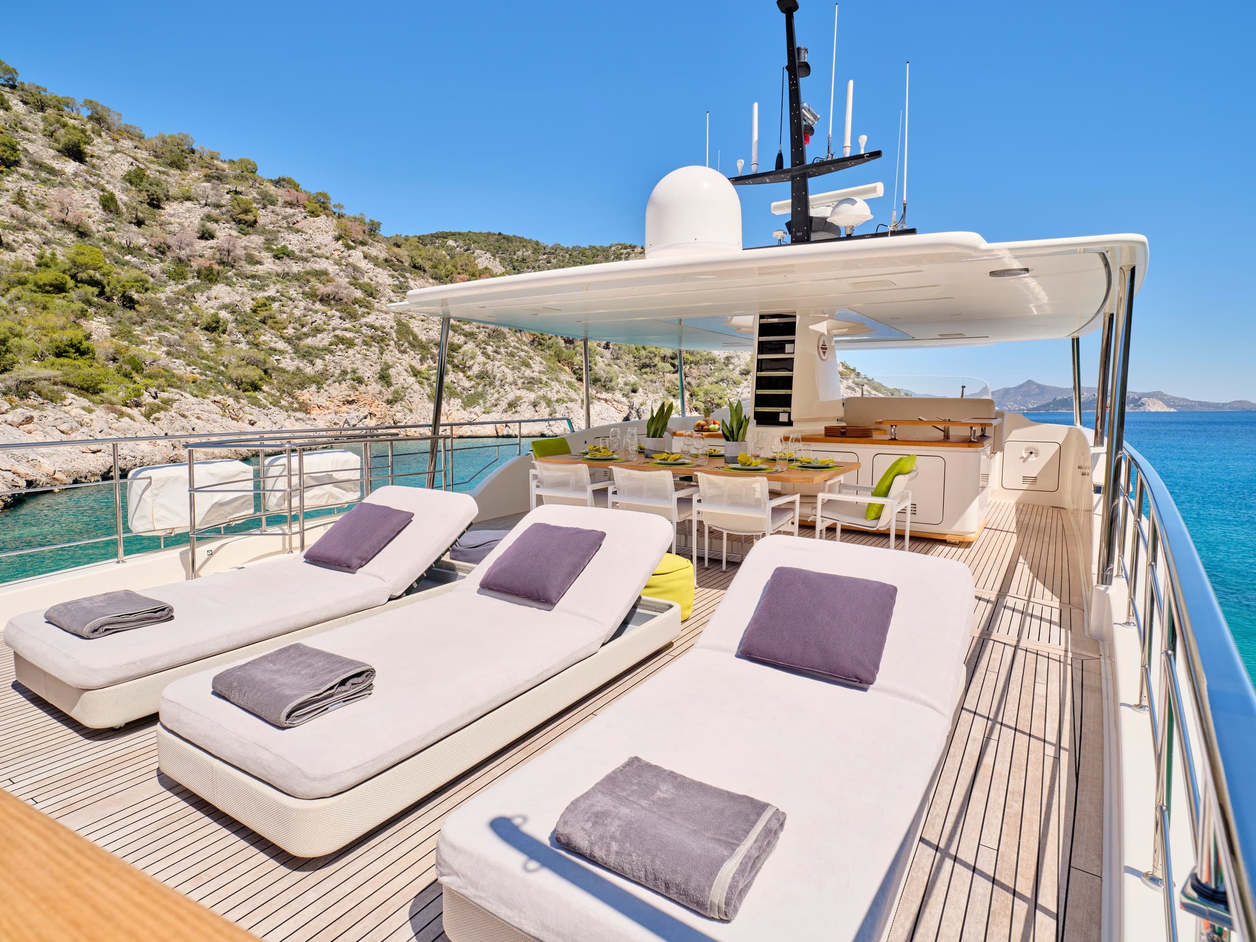 FLOR - deck fly | Drivas Yachts