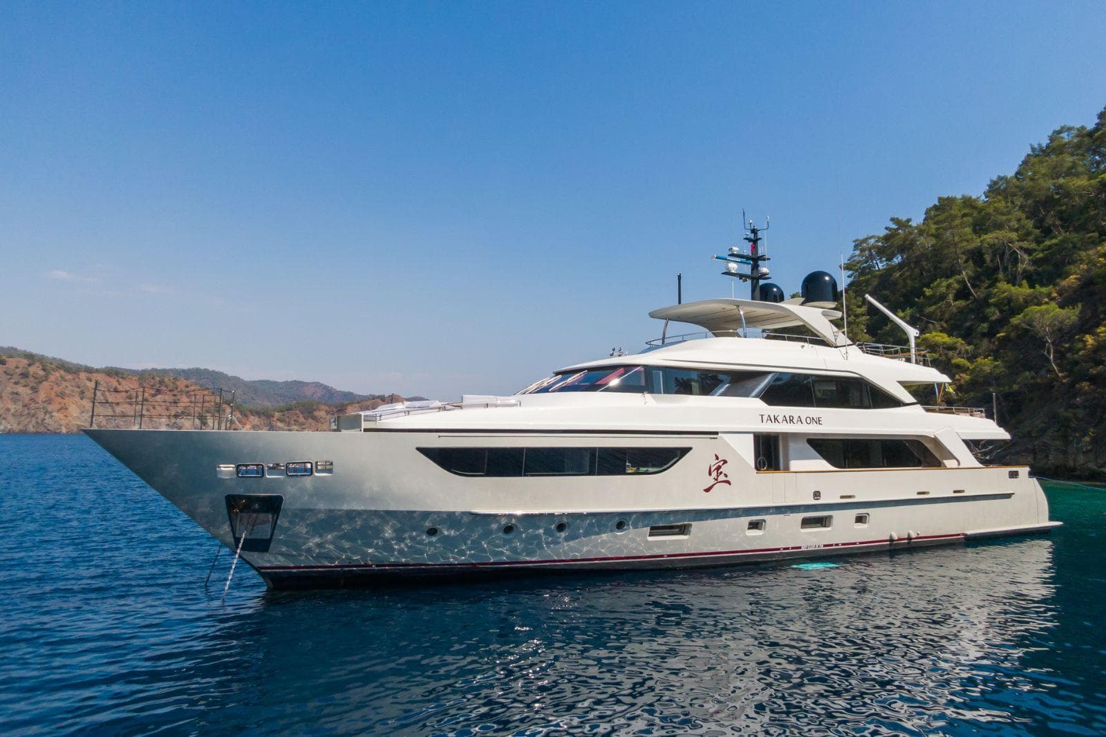 TAKARA ONE - ext stbd | Drivas Yachts