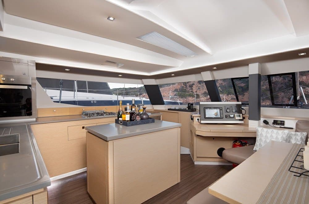NEW HORIZONS 2 - bridge | Drivas Yachts