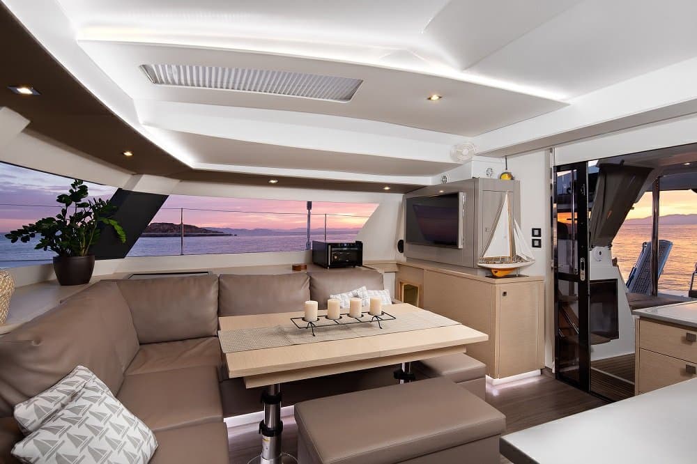 NEW HORIZONS 2 - saloon | Drivas Yachts