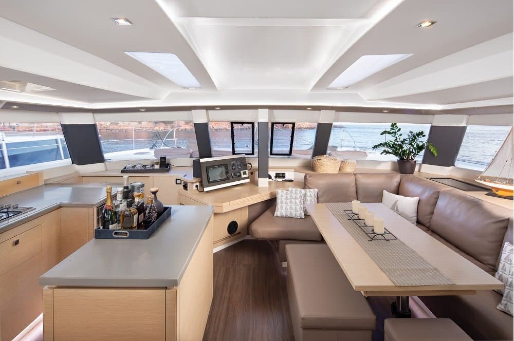 NEW HORIZONS 2 - saloon | Drivas Yachts