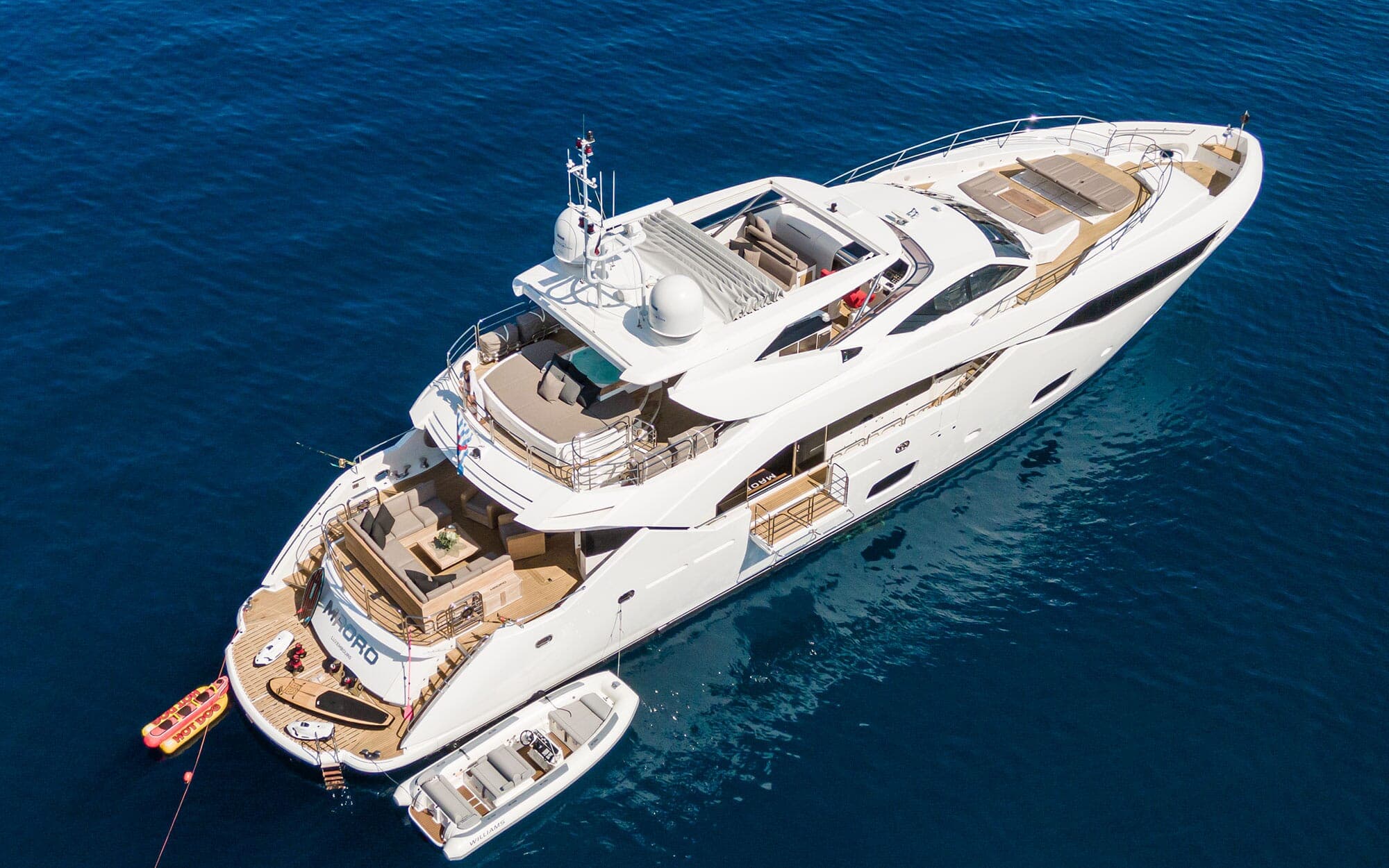 Motor yacht MAORO 35m by Sunseeker — photo 8