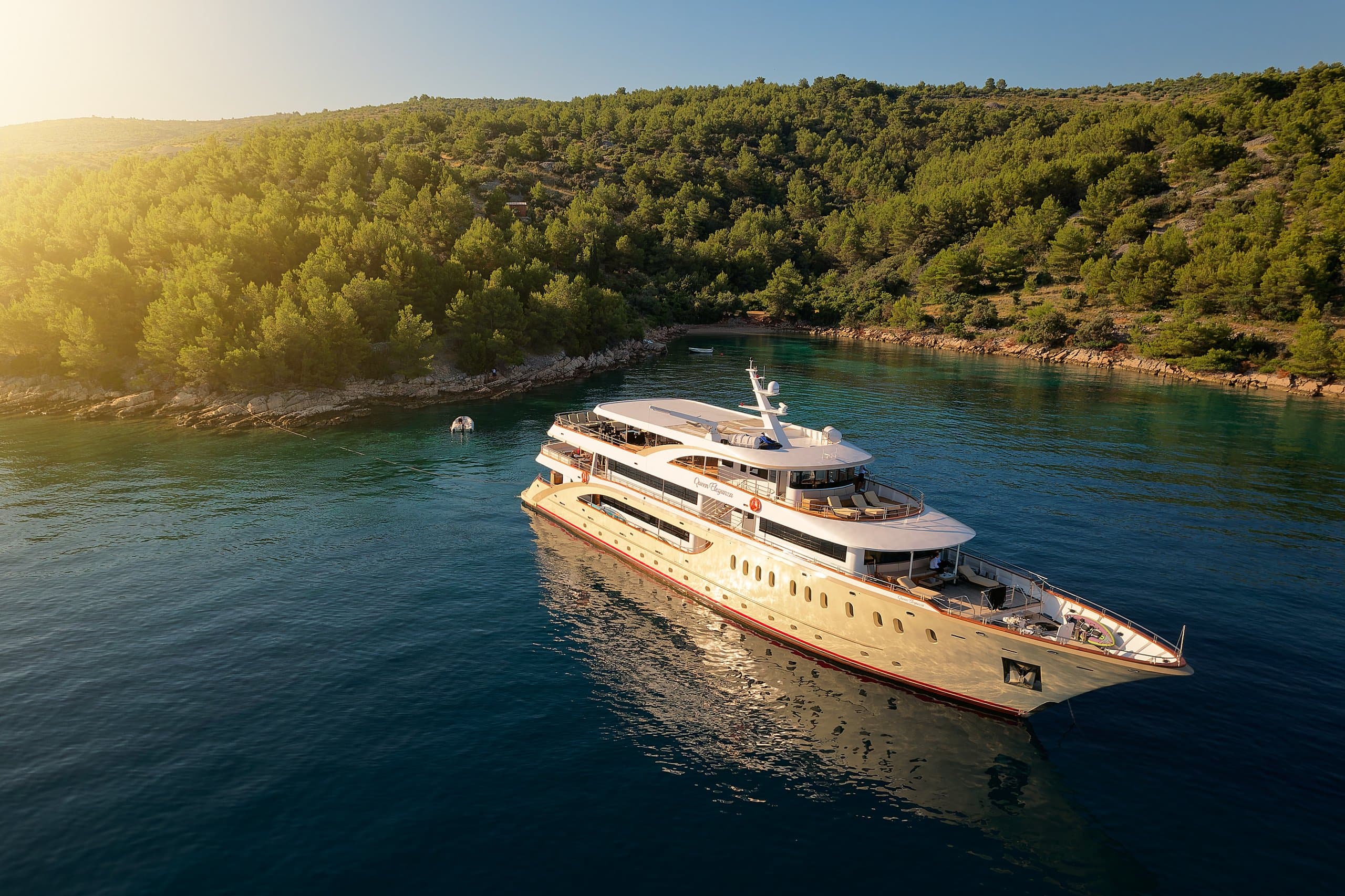 QUEEN ELEGANZA | Drivas Yachts