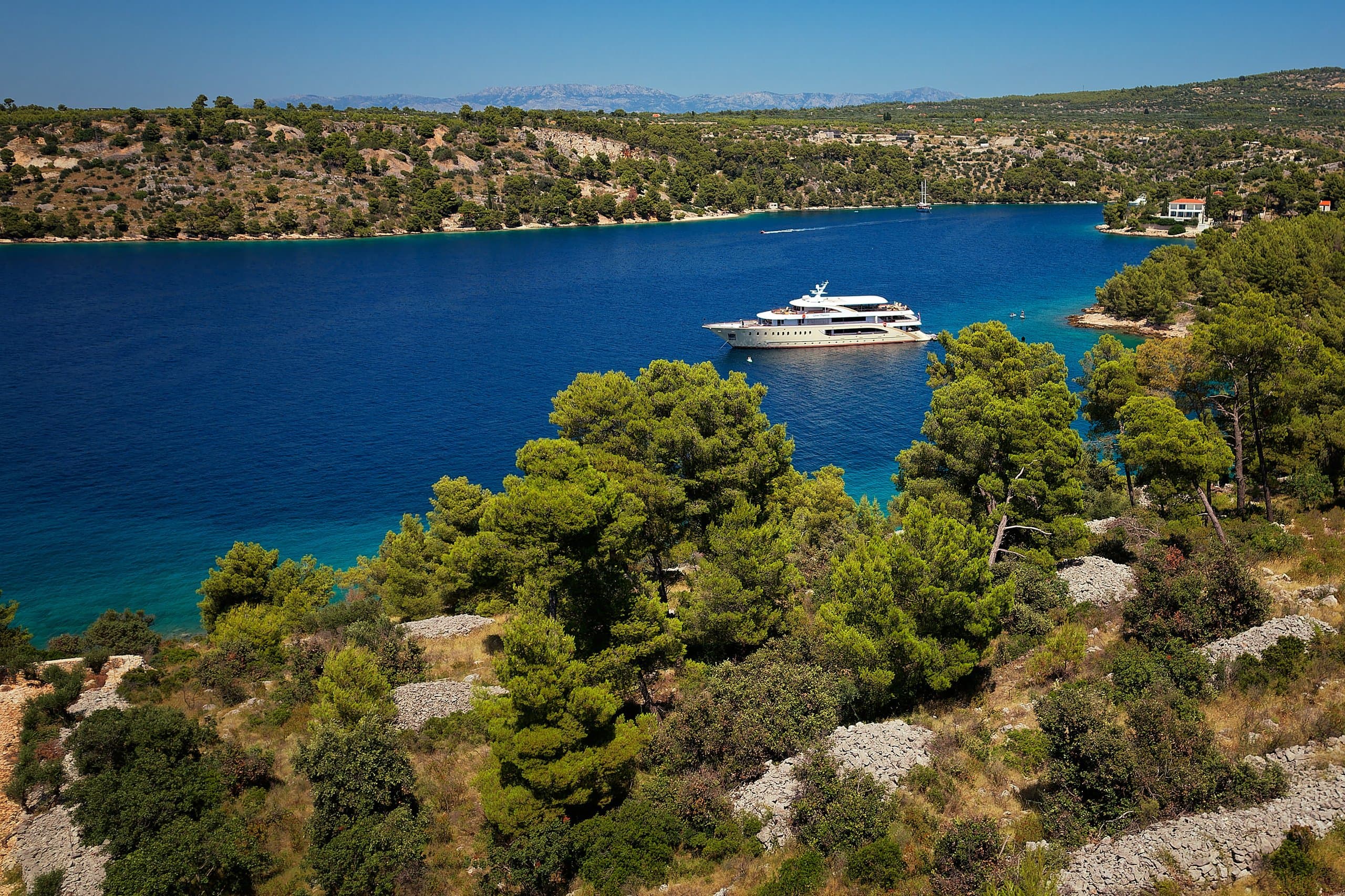 QUEEN ELEGANZA | Drivas Yachts