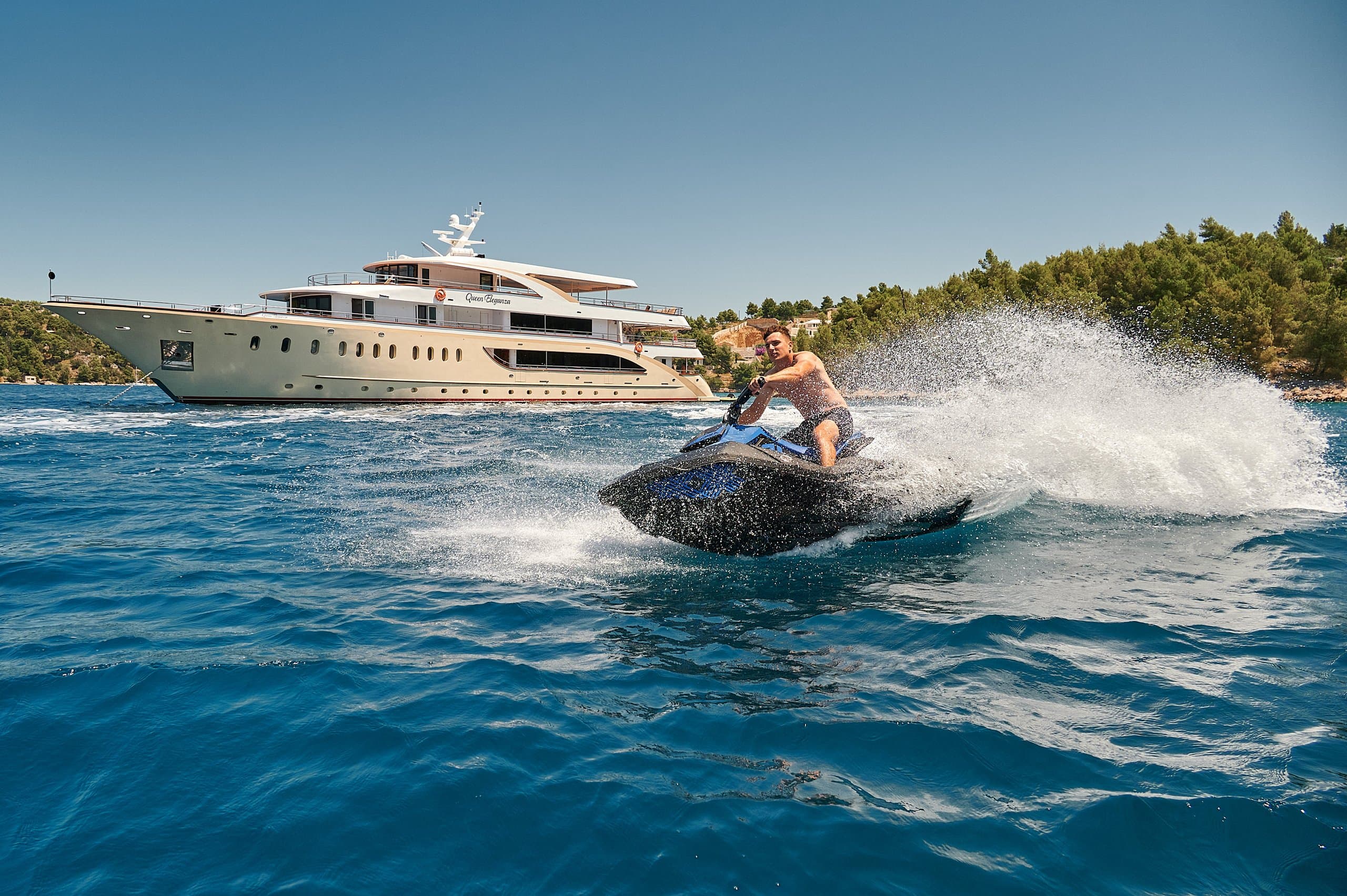 QUEEN ELEGANZA | Drivas Yachts