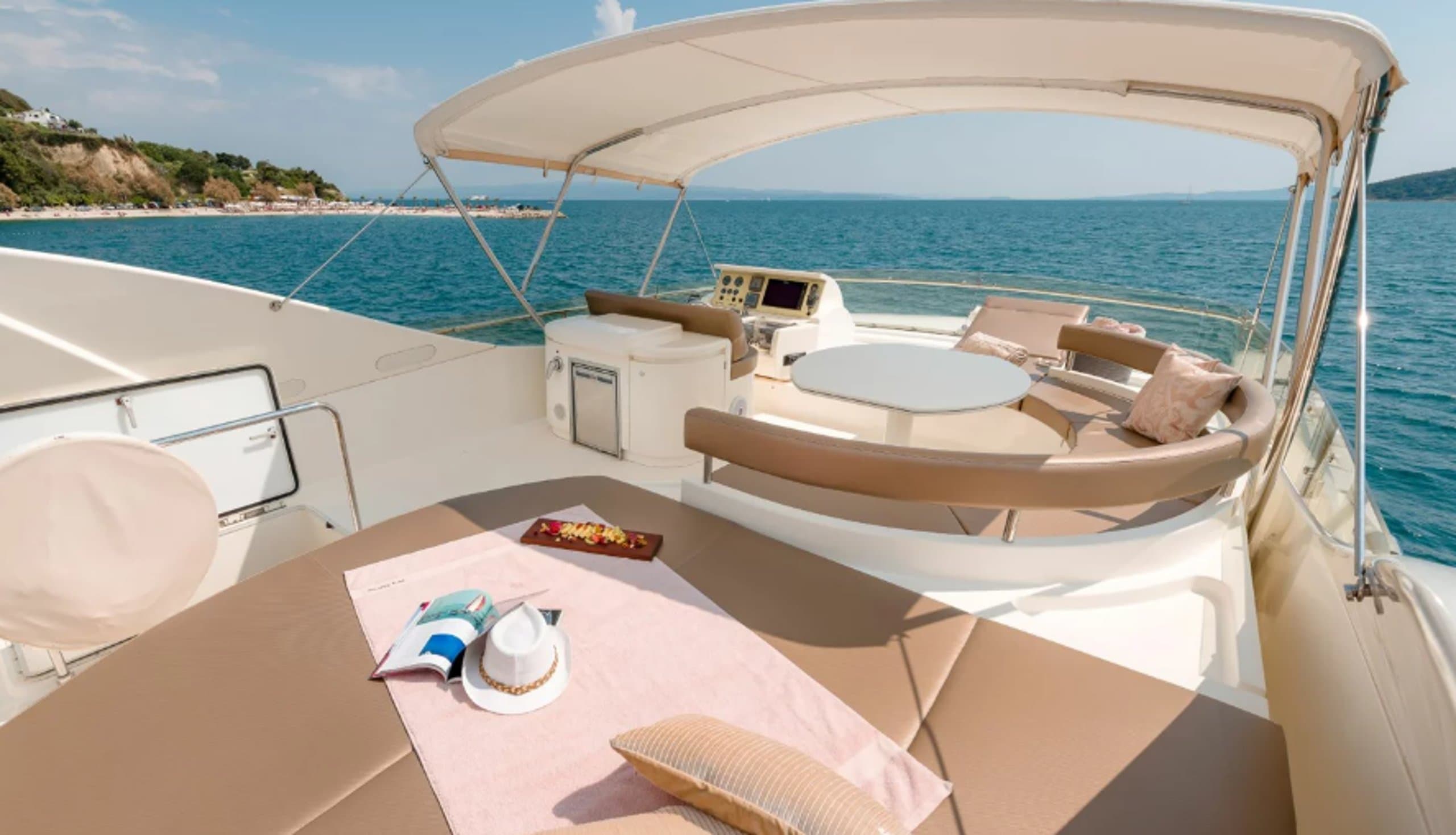 FERRETTI 730 FLY | Drivas Yachts