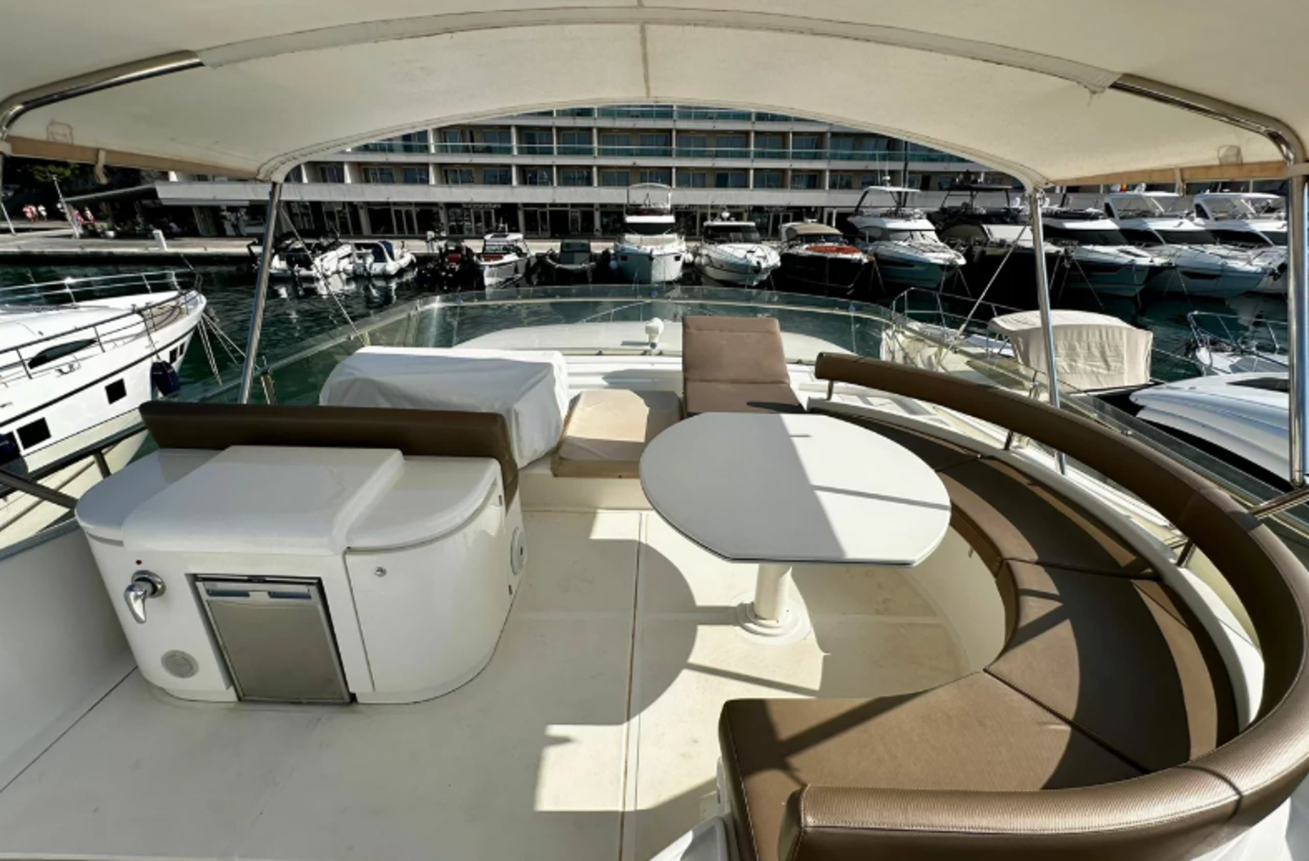 FERRETTI 730 FLY | Drivas Yachts