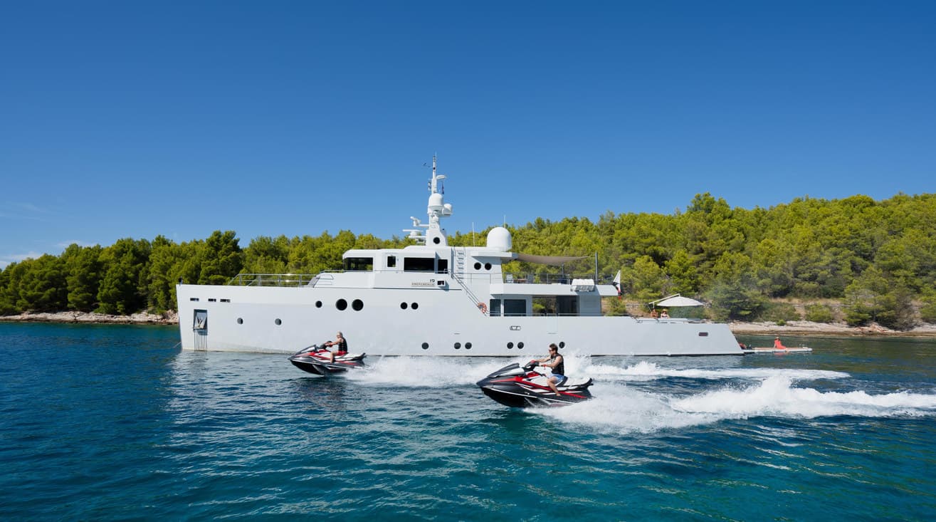 PREFERENCE 19 - ext | Drivas Yachts