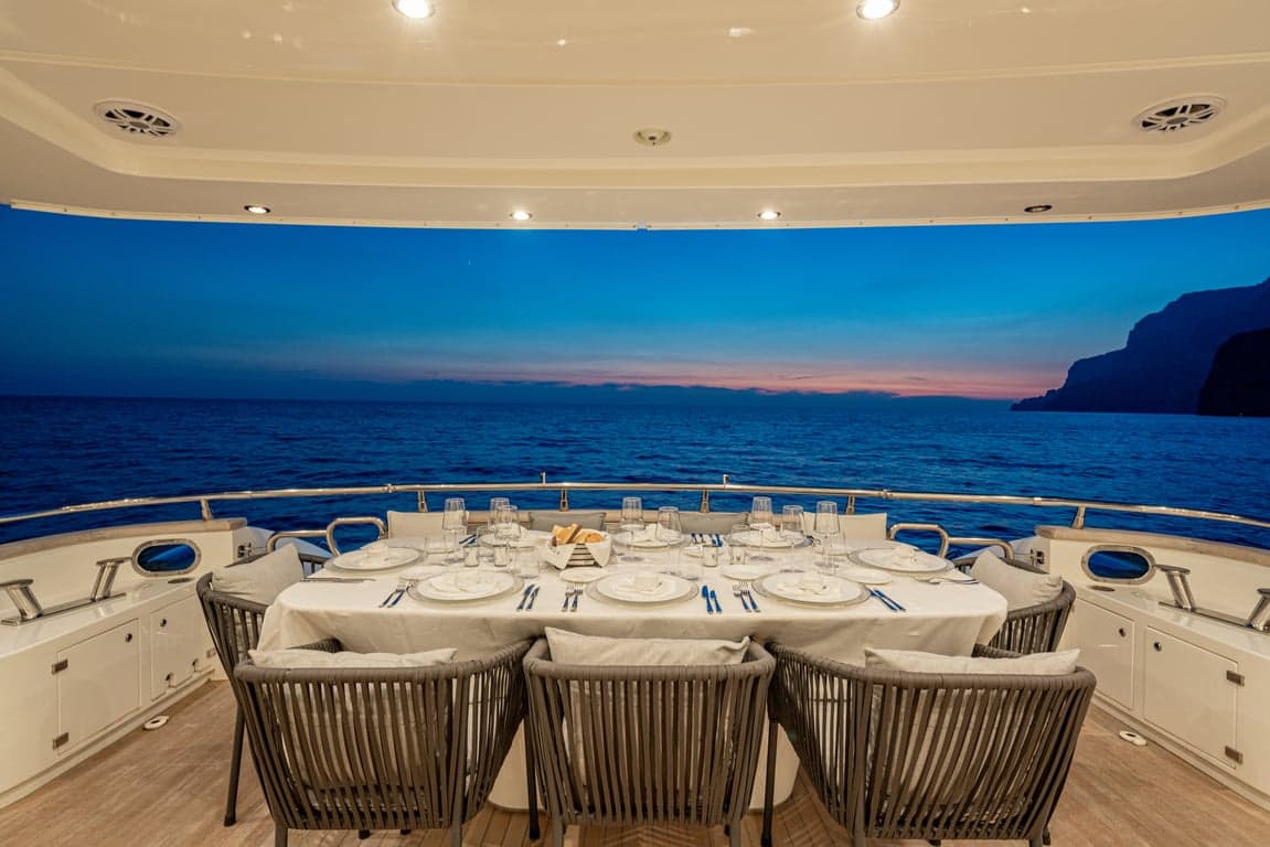 GEMINI 3 - dining ext | Drivas Yachts