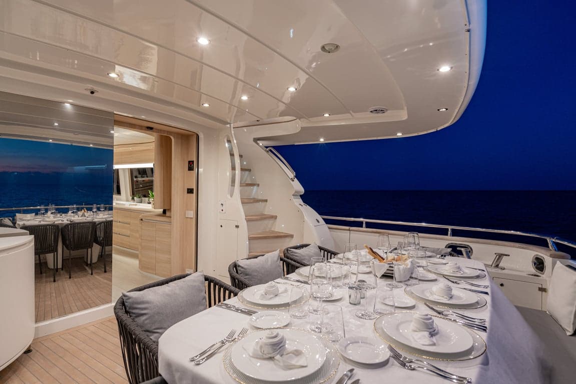 GEMINI 3 - dining ext | Drivas Yachts