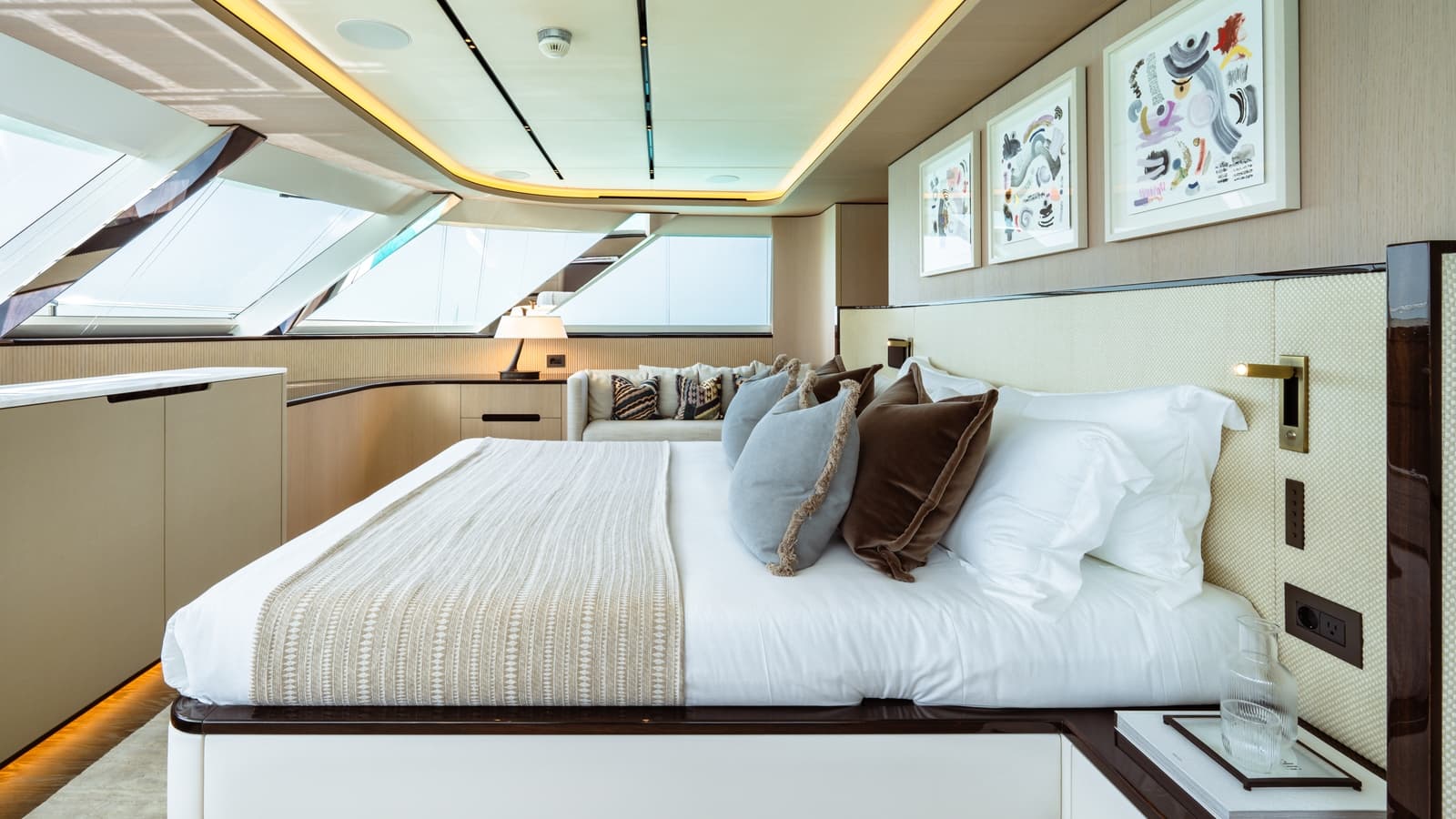 MIDNIGHT SAGA - cabin master | Drivas Yachts