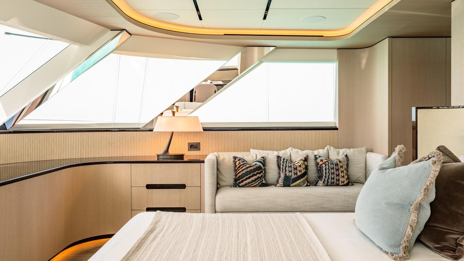 MIDNIGHT SAGA - cabin master | Drivas Yachts