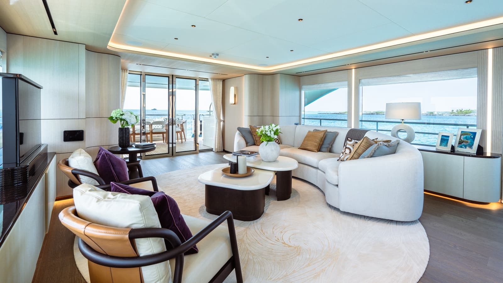 MIDNIGHT SAGA - saloon | Drivas Yachts