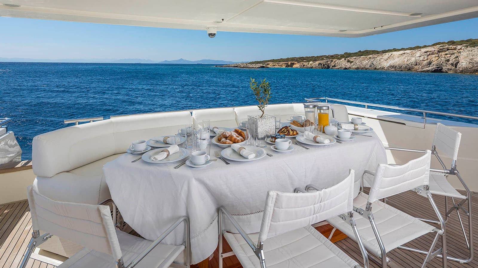 Motor yacht LAZY DAYS 24.38m by Ferretti — photo 3