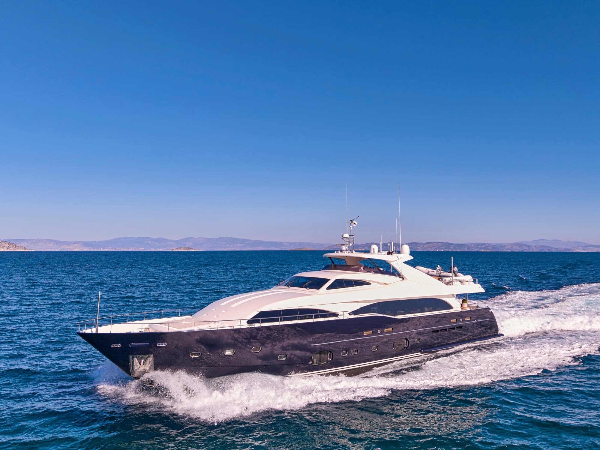 MALEN - ext running | Drivas Yachts