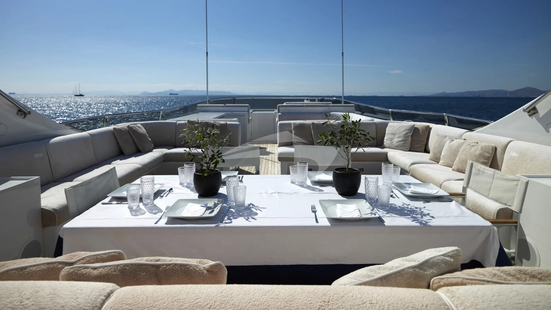 FELIGO V - deck fore | Drivas Yachts