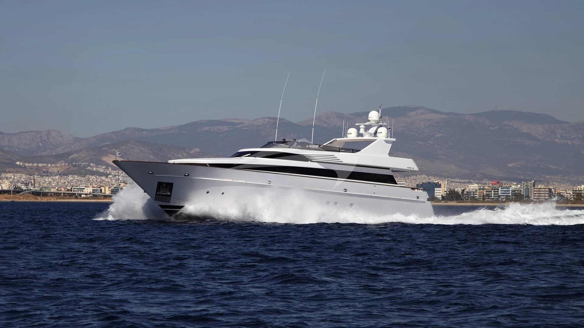 FELIGO V - ext running | Drivas Yachts