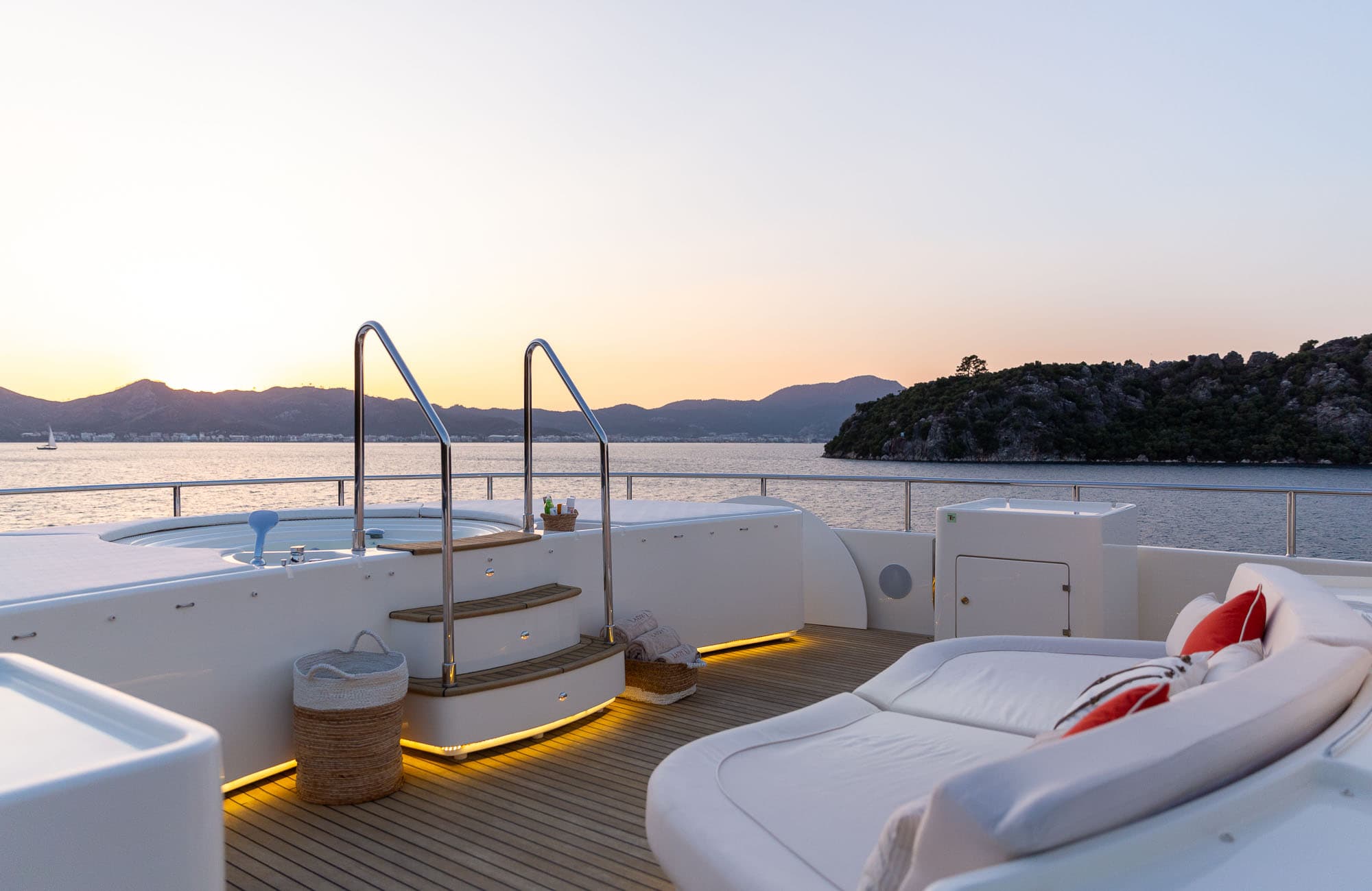 Lady I - deck fore | Drivas Yachts
