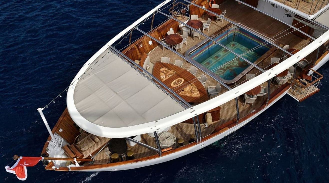 CHRISTINA O - ext port | Drivas Yachts