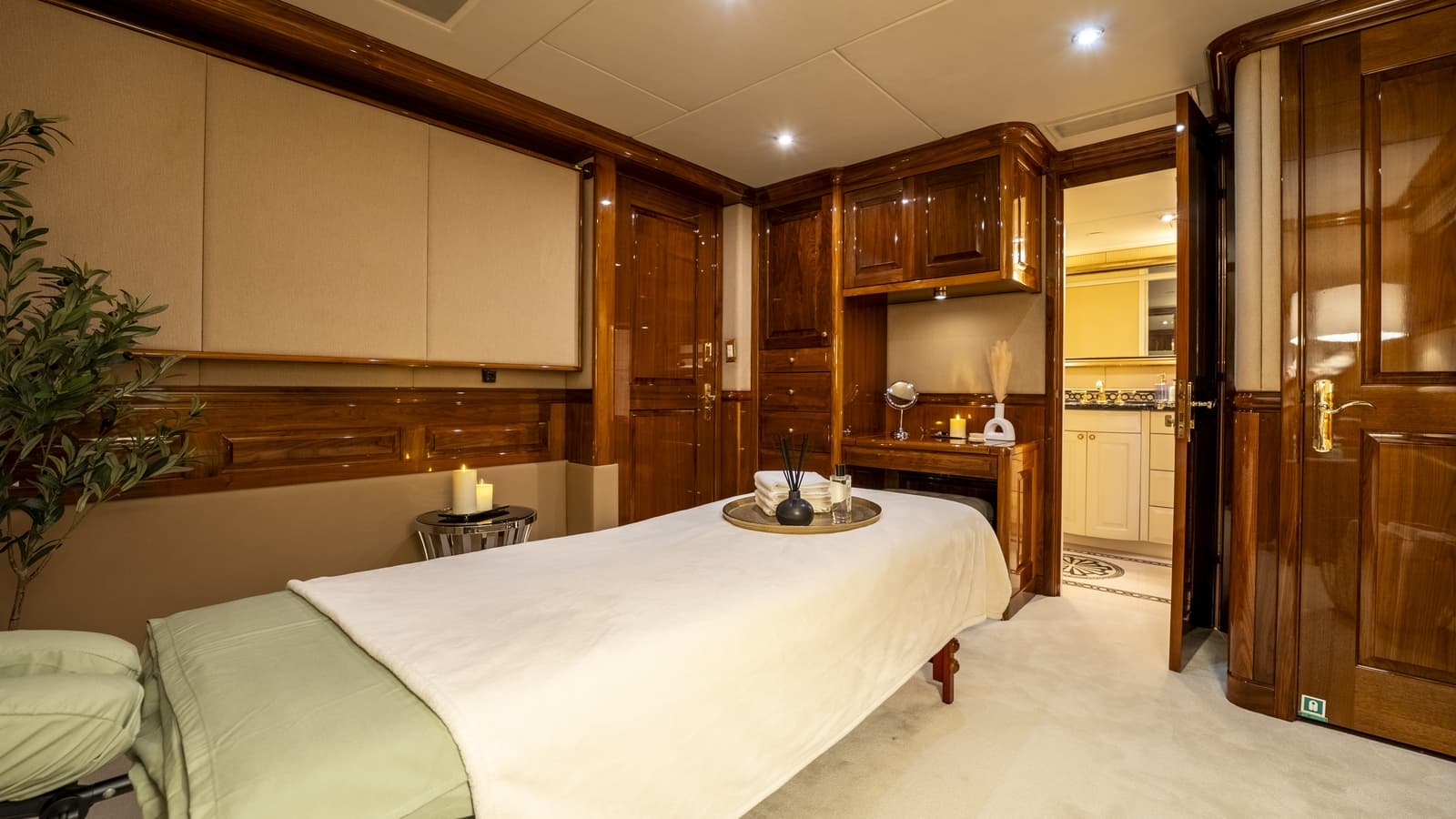 AMORE - cabin master | Drivas Yachts
