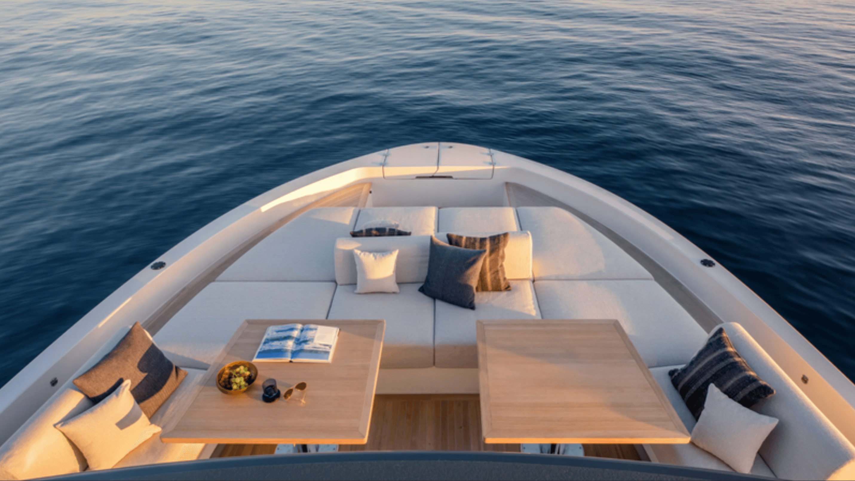 BARIC BGX73 - deck fore | Drivas Yachts