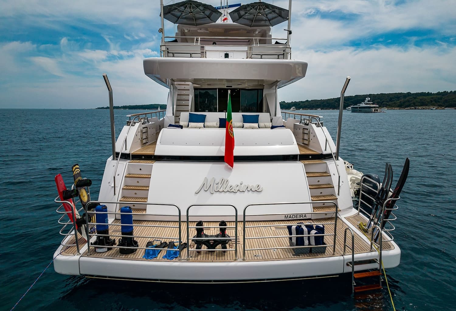 Millesime - ext stern | Drivas Yachts