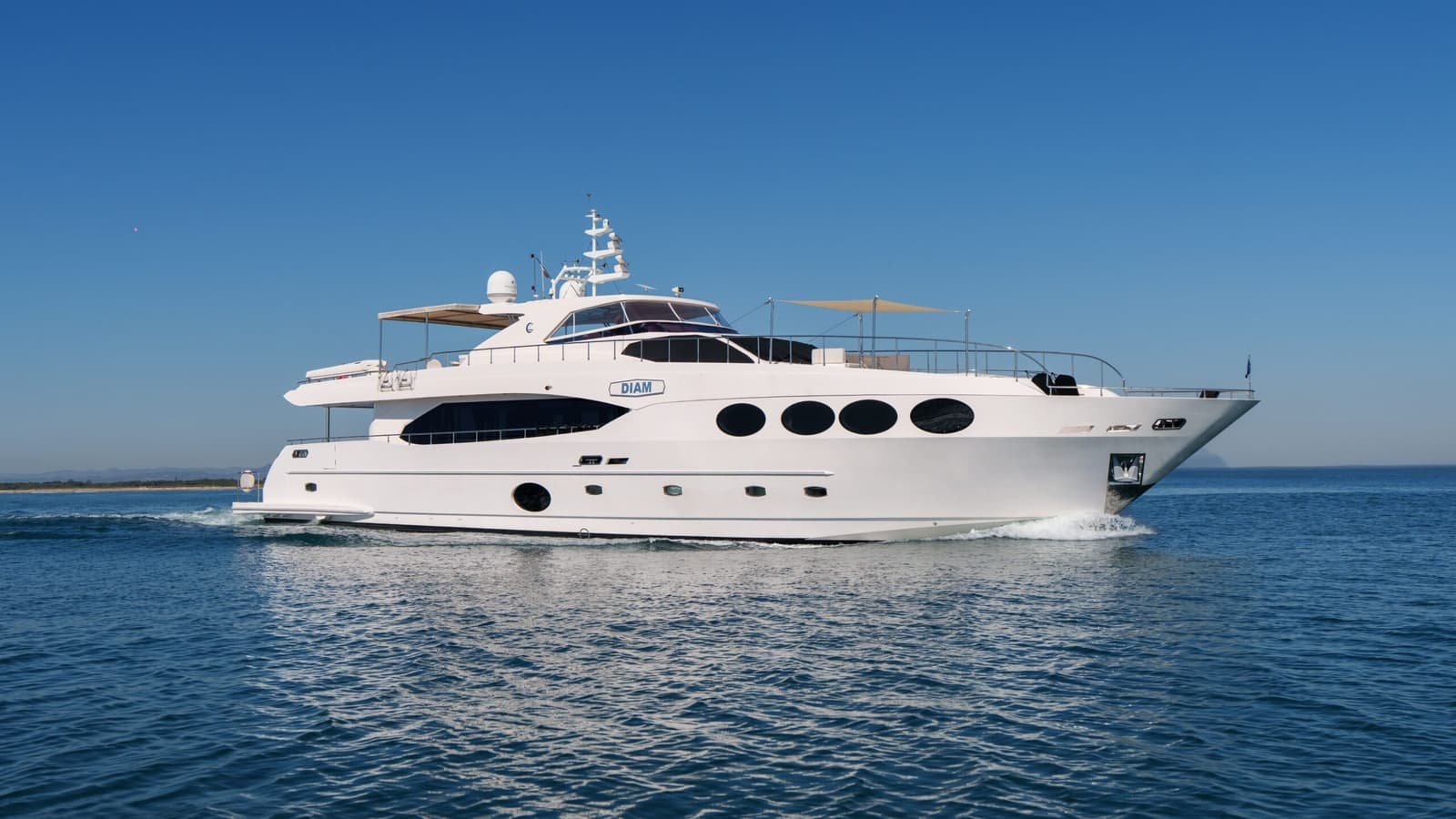 DIAM - ext | Drivas Yachts