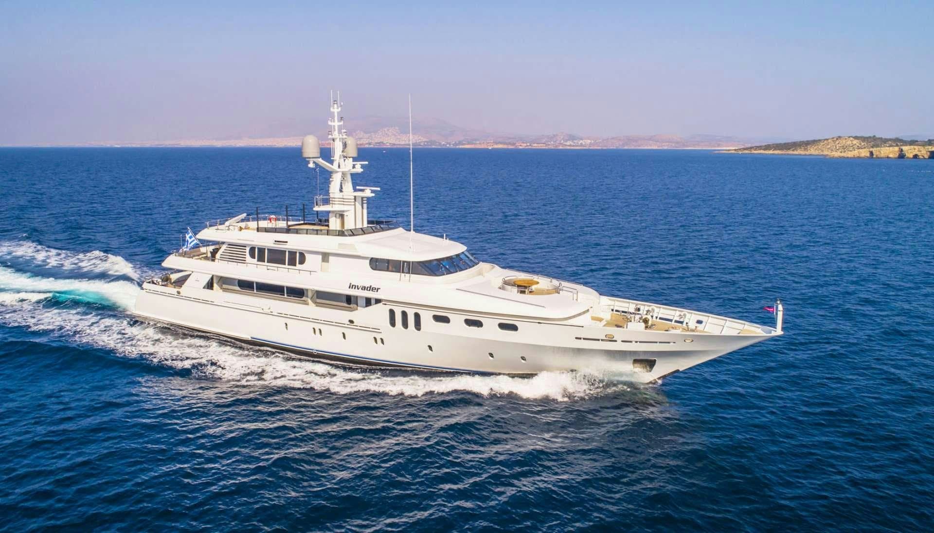Motor yacht INVADER 50m by Codecasa — photo 2