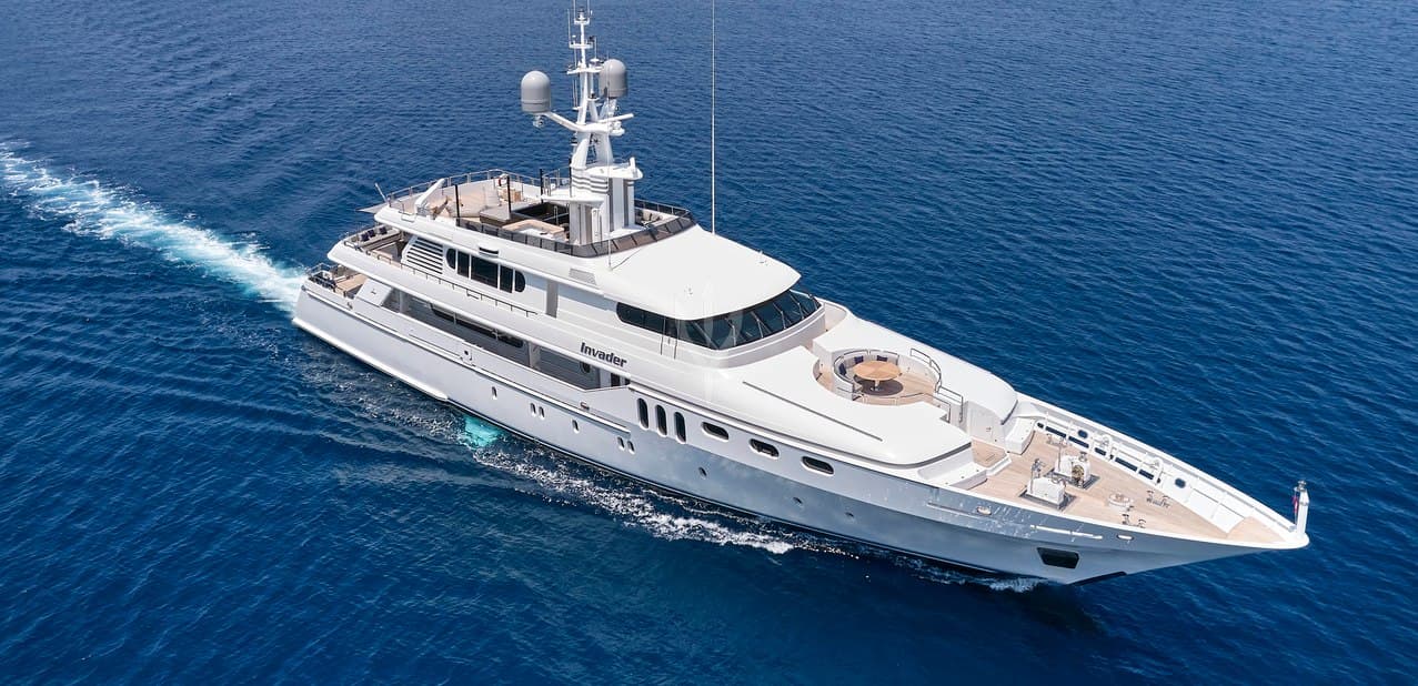 INVADER - ext running | Drivas Yachts