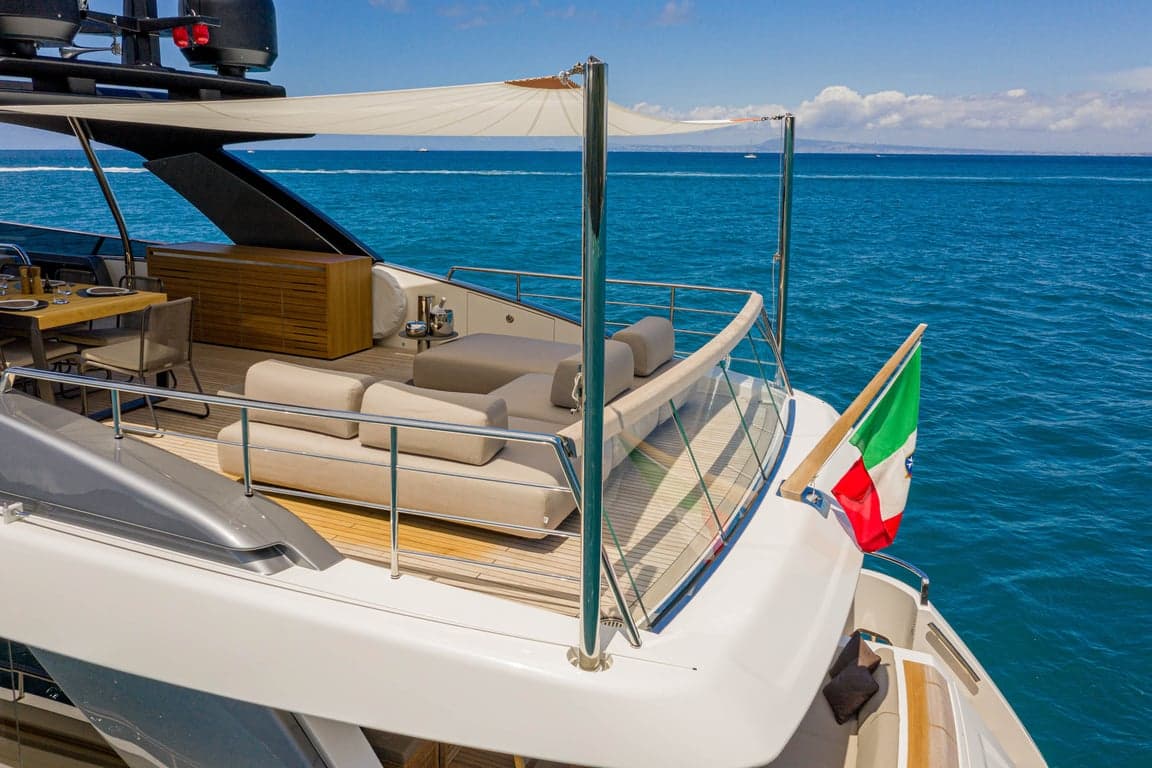 LUCKY - deck aft | Drivas Yachts