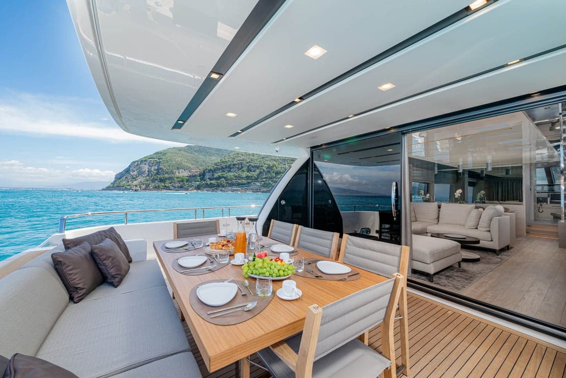 LUCKY - dining ext | Drivas Yachts