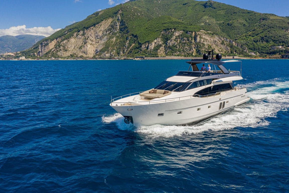 LUCKY - ext running | Drivas Yachts