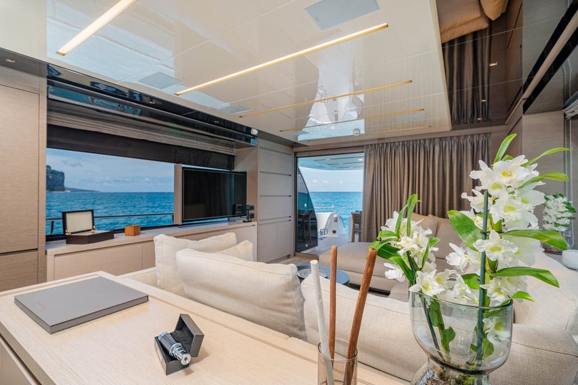 LUCKY - saloon | Drivas Yachts