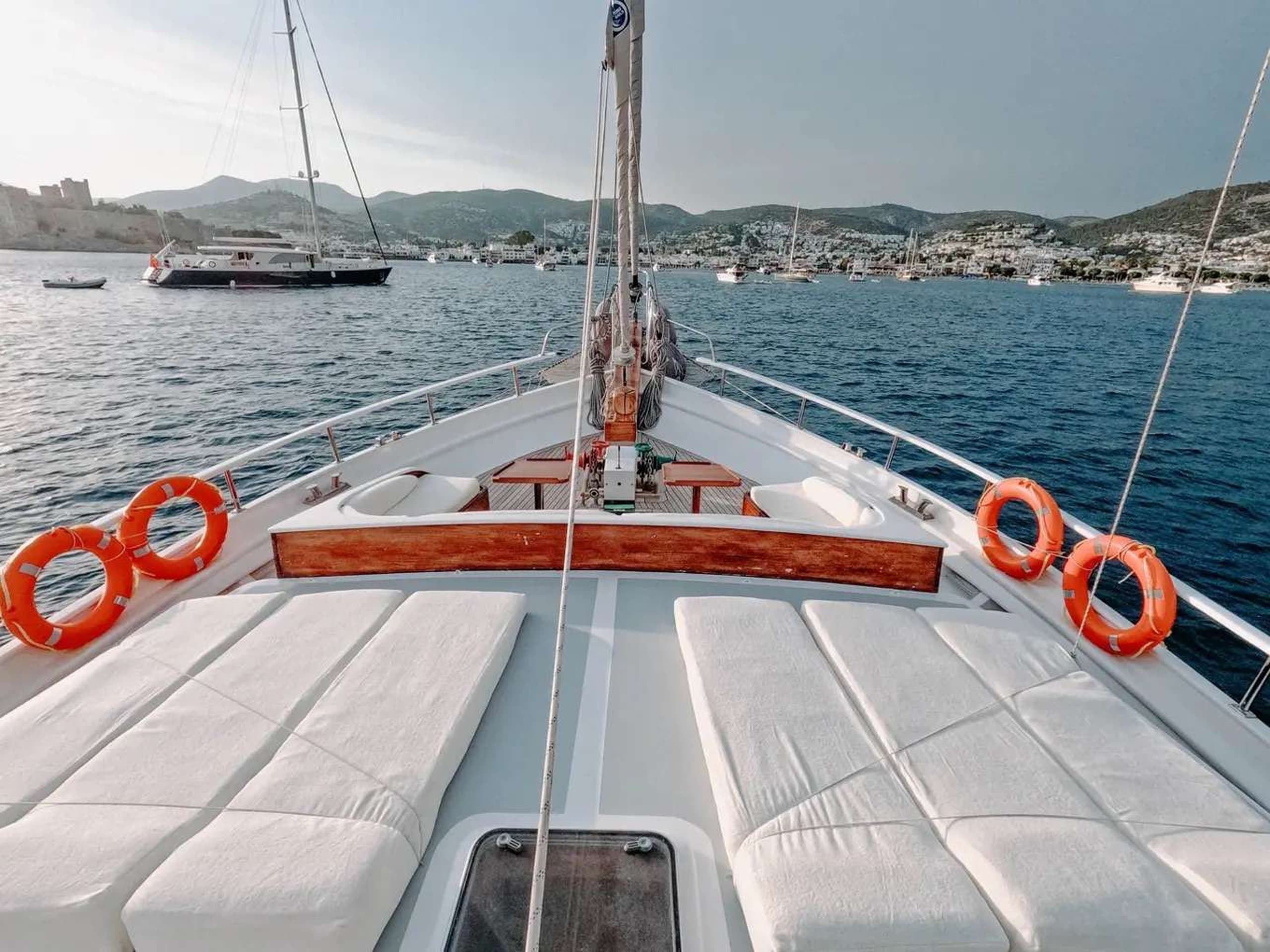 BEYAZ LALE | Drivas Yachts