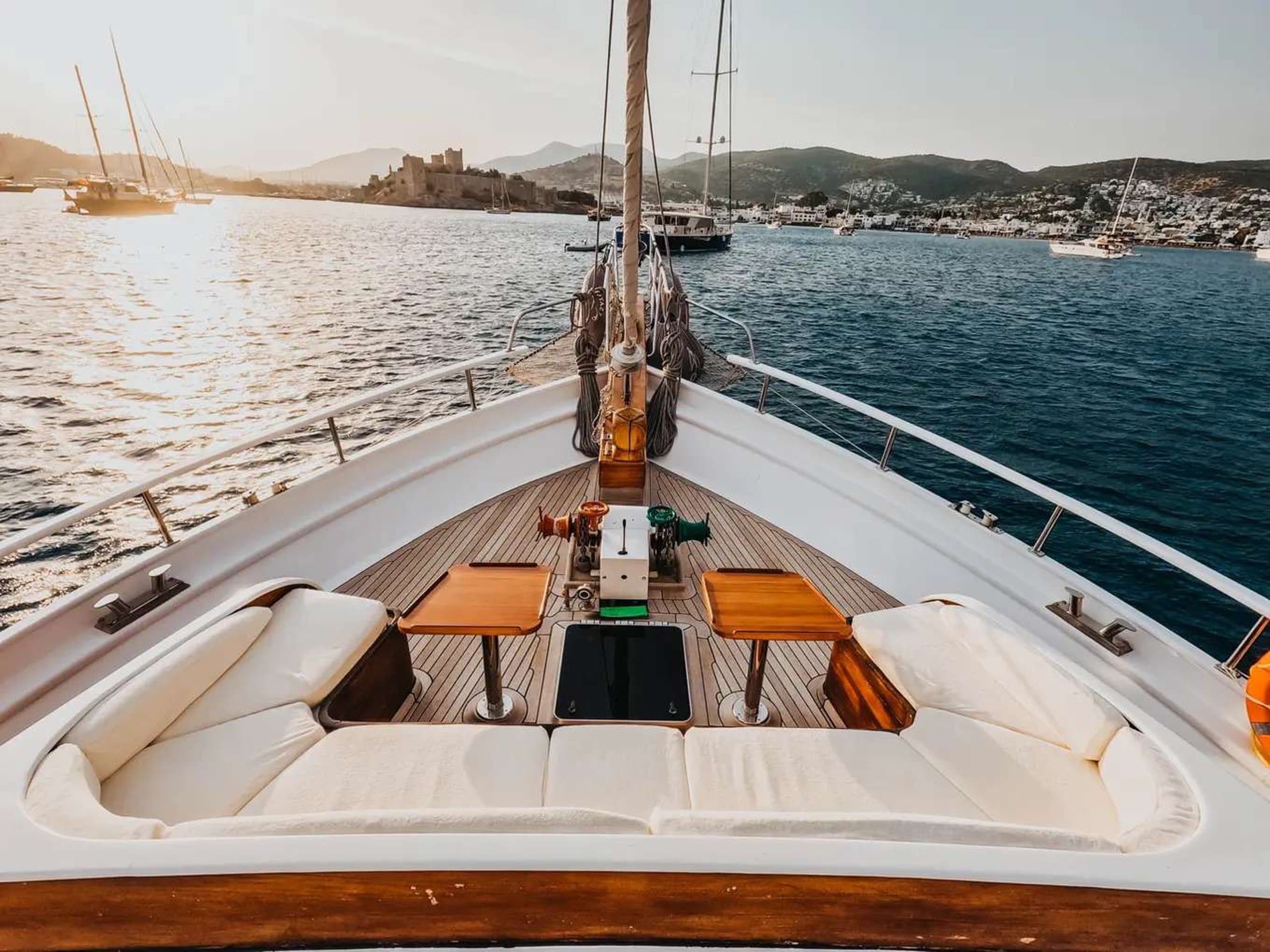 BEYAZ LALE | Drivas Yachts