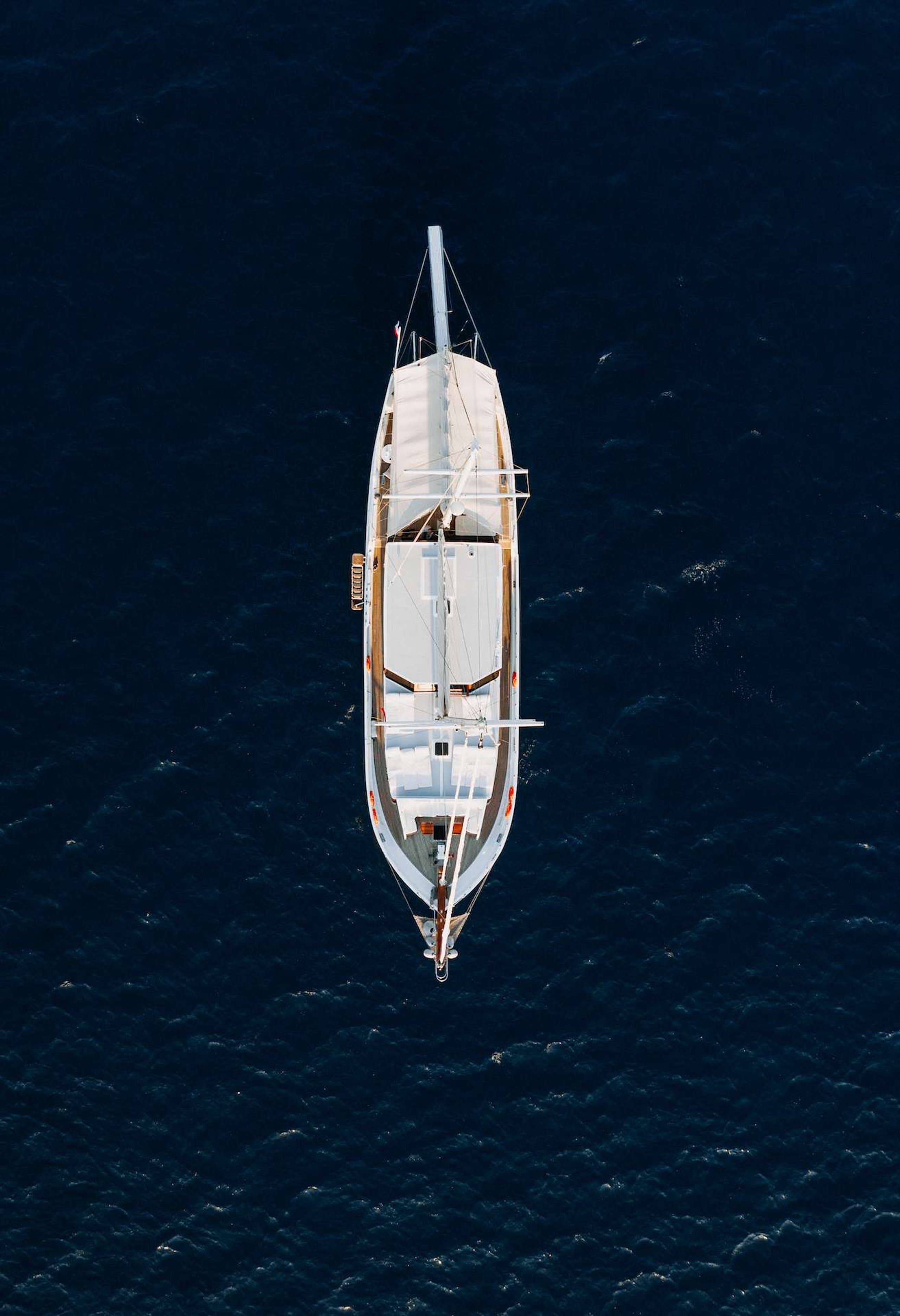 BEYAZ LALE | Drivas Yachts