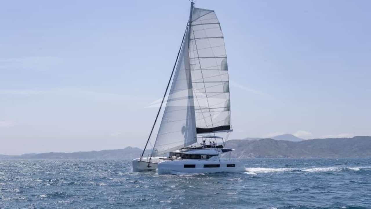 Sailing yacht JEWEL 16m by Lagoon — underway