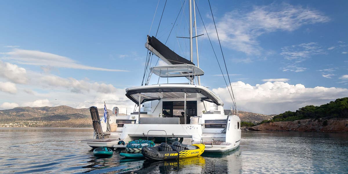 Sailing yacht JEWEL 16m by Lagoon — stern